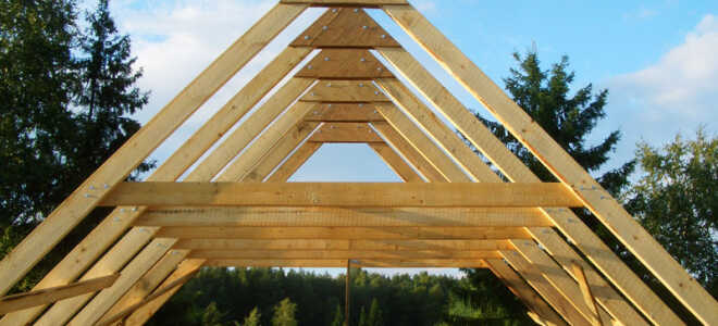 Самостоятельное крепление конькового бруса для крыши дома