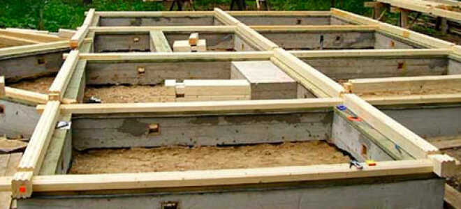 Какой лучше сделать фундамент под деревянный дом?