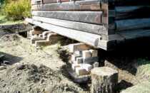 Как самостоятельно поднять деревянный дом при помощи домкрата