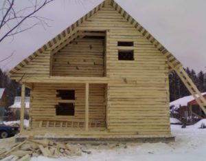 Фото: дом из строганного бруса естественной влажности