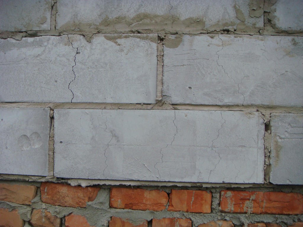 Фото: Треснутый пеноблок