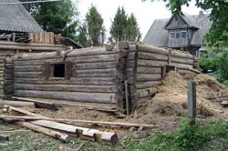 Слом стен дома